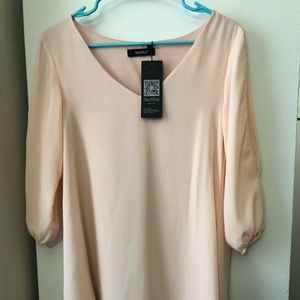 Light pink, open sleeve dress